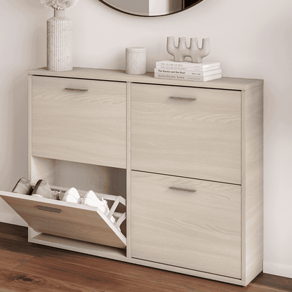 Dettaglio interno anta a ribalta aperta scarpiera Classica larga bianco nuvola - sistema porta scarpe inclinato con capacità multipla